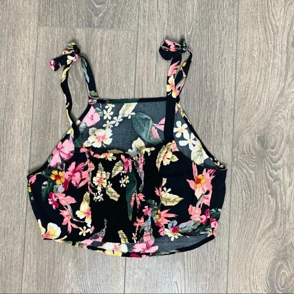 Forever 21 Floral Print Top Blouse Tie Shoulder Strap Cropped Black Size Medium - Picture 15 of 16